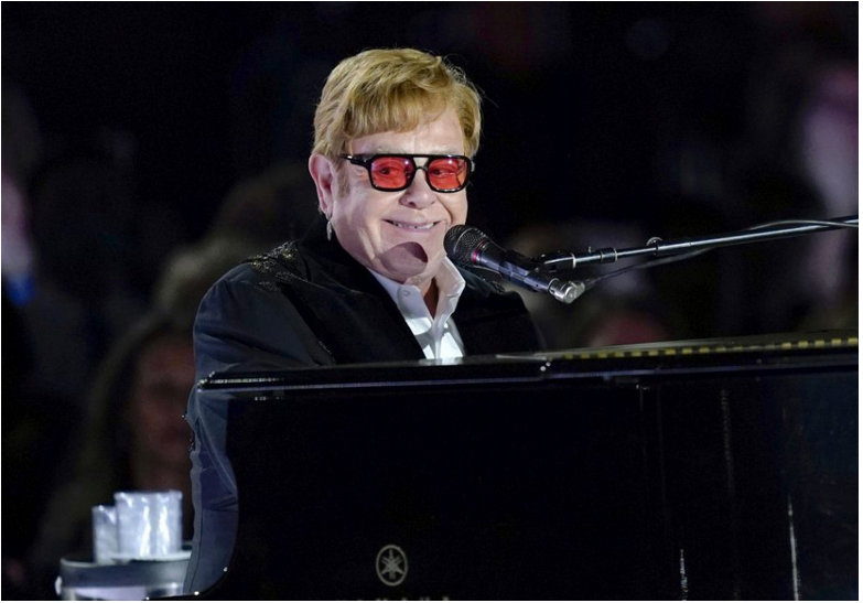 Elton John po získaní ceny Emmy vstúpil do pomyselného klubu EGOT