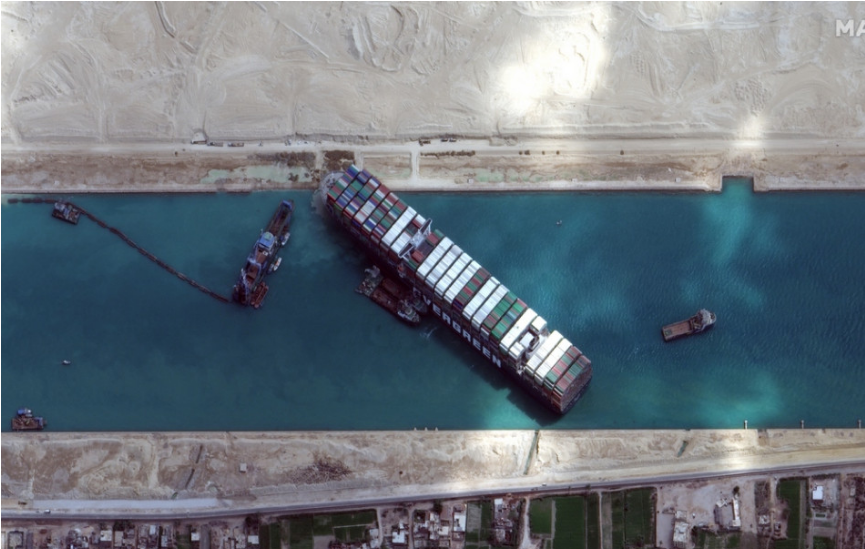 Kontajnerovú loď Ever Given uviaznutú v Suezskom prieplave sa podarilo vyslobodiť