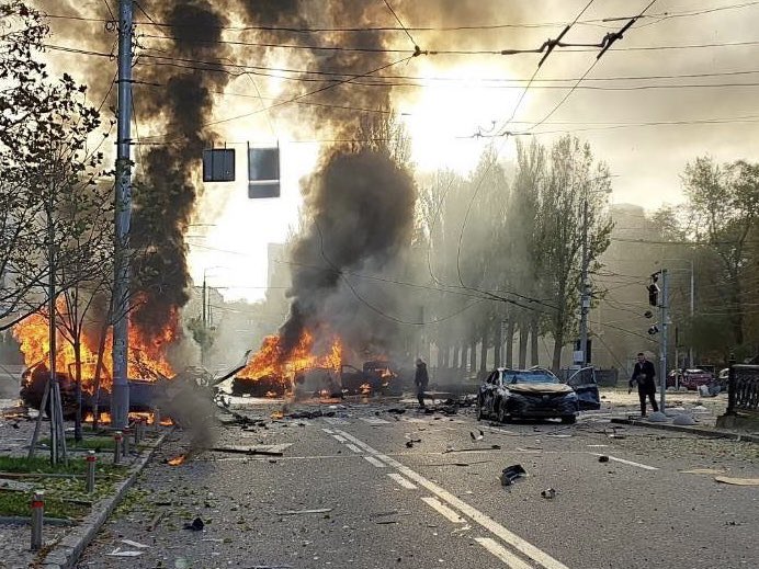 Centrom Kyjeva otriaslo viacero výbuchov