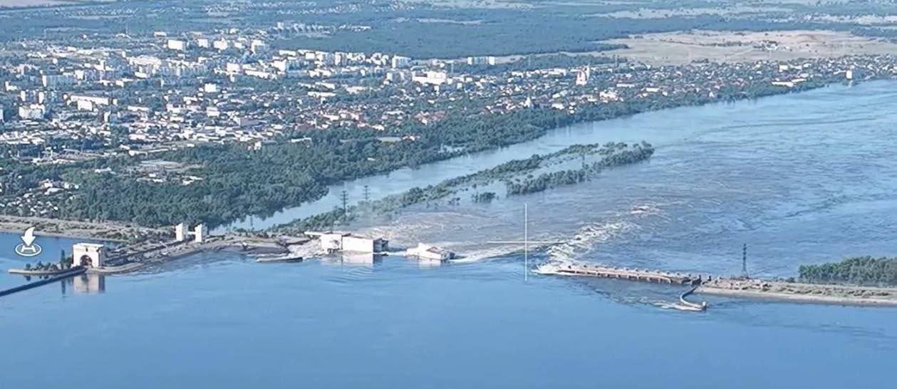 Ruskí vojaci zničili Kachovskú priehradu na juhu Ukrajiny. Ukrajina nariadila evakuácie okolo priehrady Kachovka