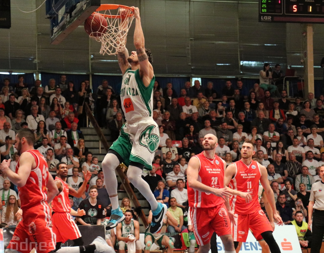 Basketbalisti BC Prievidza opäť predviedli víťazný comeback, v druhom finálovom zápase Eurovia SBL dokázali len ako druhý tím v sezóne uspieť na komárňanskej palubovke a po výhre 86:77 sa ujali vedenia v sérii 2:0 na zápasy.