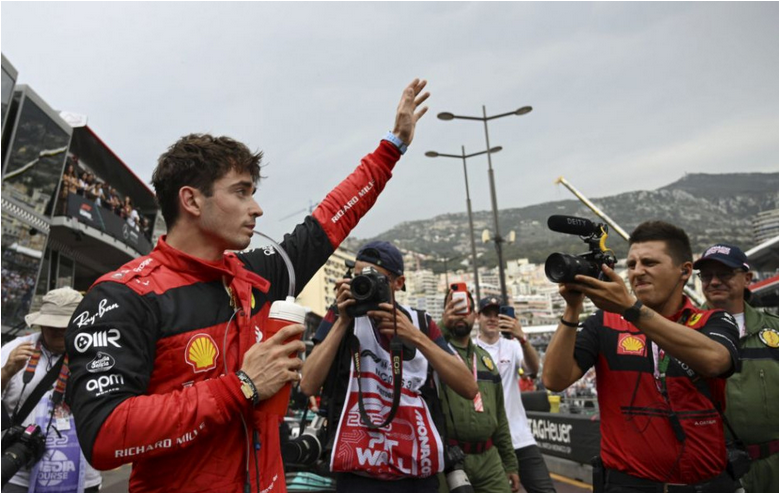 Veľká cena Monaka: Leclerc odštartuje domáce preteky z pole position