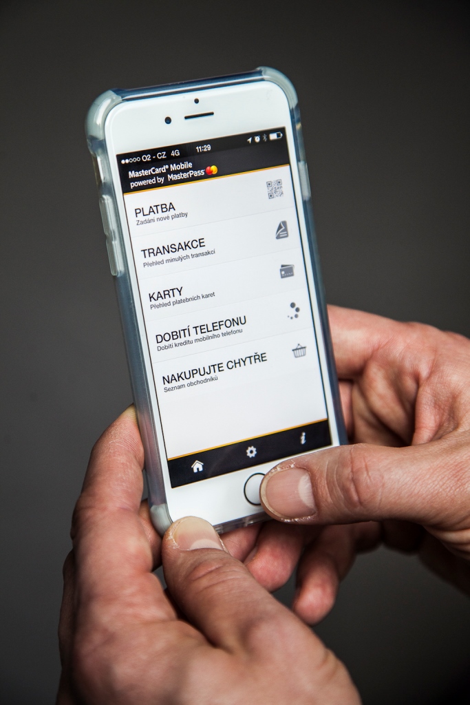 MasterCard umožňuje zaplatiť z mobilu odtlačkom prsta