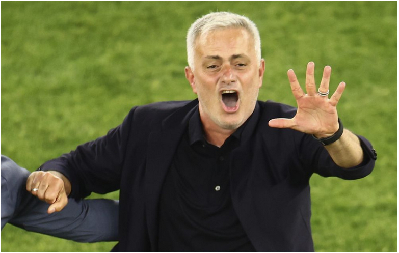 Mourinho po triumfe AS Rím v slzách: Zapísali sme sa do histórie