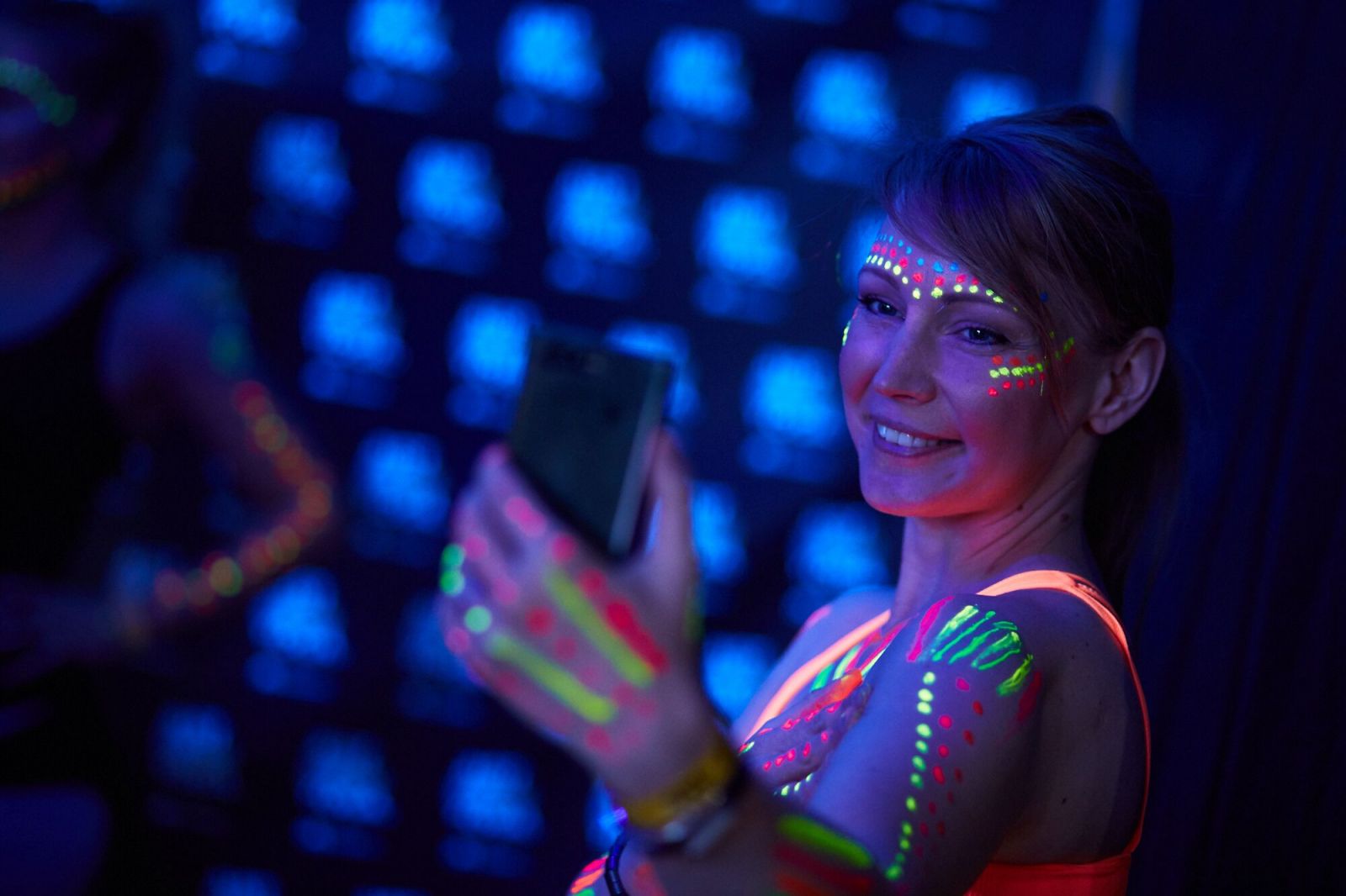 Foto: Pozrite si najlepšie neónové stylingy z JUST NEON JOGA by Huawei