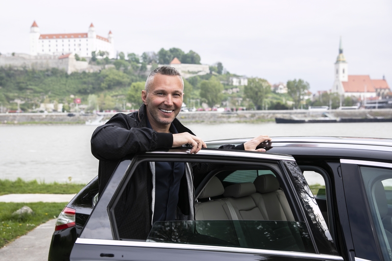 Taxislužba Uber sa vracia na Slovensko, bude využívať iba licencovaných vodičov