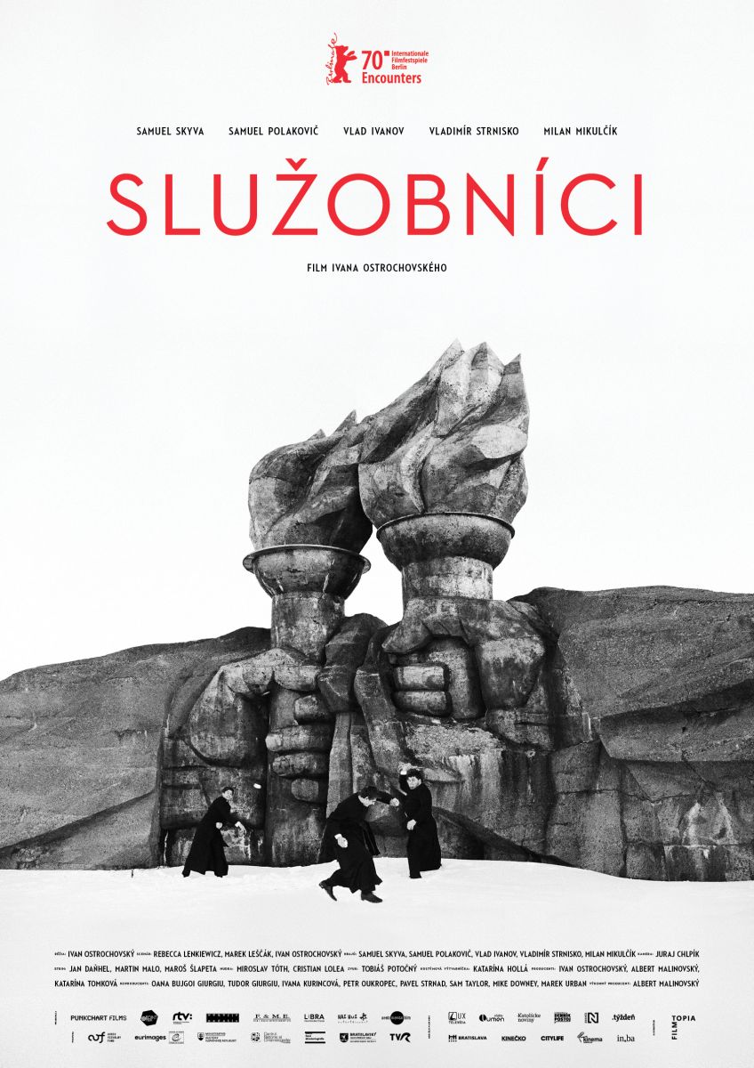 Na festivaloch oceňovaný film režiséra Ivana Ostrochovského Služobníci podporí znovuotvorené kiná. Diváci na Slovensku si ho mali možnosť pozrieť len raz počas slávnostného otvorenia MFF Cinematik v septembri. Pôvodne plánovanú jarnú premiéru aj náhradný novembrový termín totiž zastavila koronakríza. Po znovuotvorení kín sa distribútor filmu rozhodol dlhoočakávaný titul uviesť do kín v predpremiére na jeden týždeň od 3. do 9. decembra. TASR o tom informovala PR manažérka Zuzana Kizáková.