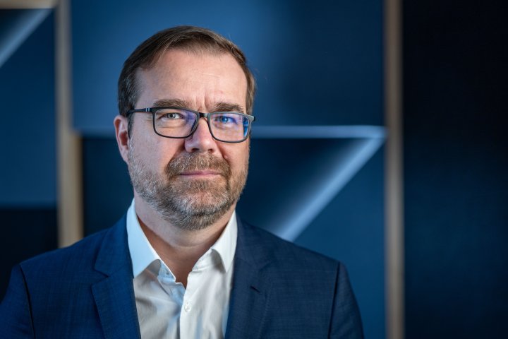 Marek Krajčí dobrovoľne odchádza z poslaneckého klubu Slovensko, Za ľudí, KÚ aj z hnutia Slovensko po tom, čo hlasoval za vládnu novelu ústavy. 