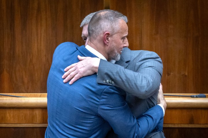 Premiér Robert Fico (Smer) povedal, že voľba Rašiho za predsedu parlamentu je zavŕšením stabilizácie vládnej koalície. „Je najlepšou odpoveďou, že vládna koalícia sa vracia do pôvodných koľají,“ vyhlásil s tým, že Rašiho „šarm“ a „odľahčenie situácie“ mu spolu so skúsenosťami z exekutívy pomôžu novú funkciu zvládnuť.  Predseda SNS Andrej Danko si vo svojom krátkom príhovore zaspomínal aj na zosnulého predsedu parlamentu Pavla Pašku zo Smeru, ktorého označil za najlepšieho predsedu Národnej rady. „Keď som mu podal ruku v roku 2006 ako predseda ústrednej volebnej komisie, cítil som zimomriavky. Ani vo sne mi nenapadlo, že raz budem predsedom Národnej rady. Stalo sa v roku 2016. Teba beriem ako jeho priateľa aj politické dieťa,“ obrátil sa k Rašimu.  „Prajem ti, aby v tom, čo Paľo nenaplnil, v tom, čo sa nepodarilo mne – a žiada si to -, pokračoval, aby si bol minimálne takým dobrým predsedom, ako bol náš Pavol Paška.“