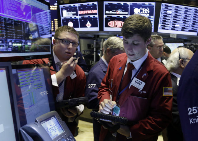 Globálne akciové trhy klesli pre napätie medzi USA a Čínou