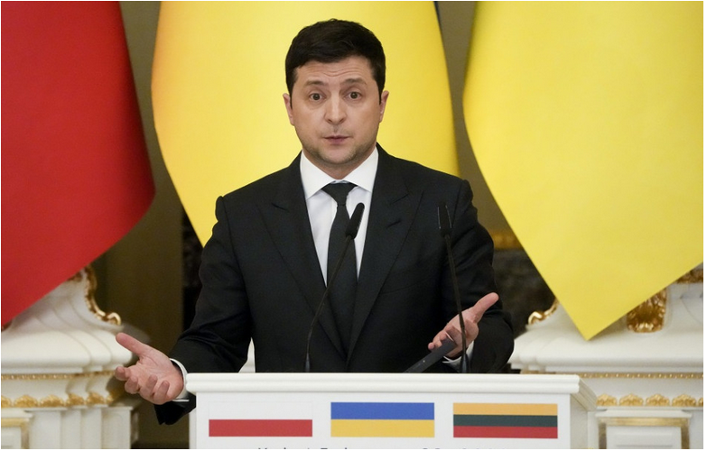 Ukrajinský prezident Zelenskyj vyhlásil stanné právo, píšu agentúry