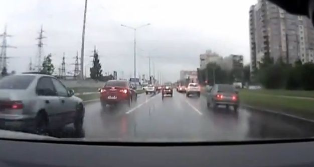 Video: Keď agresívny vodič natrafí na nesprávneho protivníka