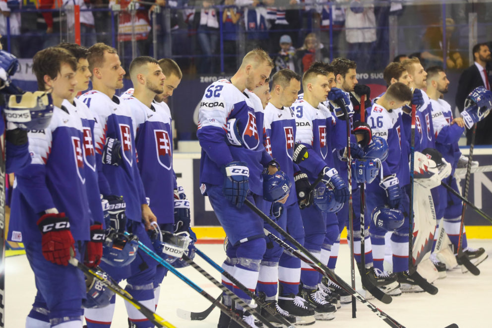 Smutní hrači Slovenska po zápase A-skupiny na MS v hokeji 2019, v ktorom Slovensko podľahlo Nemecku 2:3. Košice, 15. máj 2019.