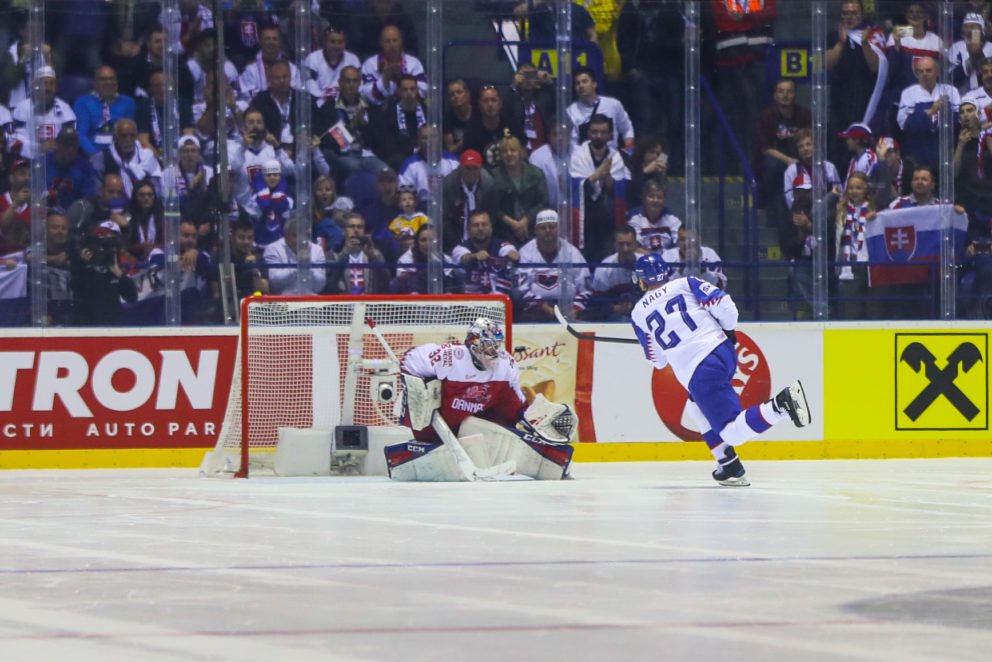 Útočník Ladislav Nagy premieňa samostatný nájazd počas zápasu A-skupiny na MS v hokeji 2019 medzi Slovenskom a Dánskom. Košice, 21. máj 2019.