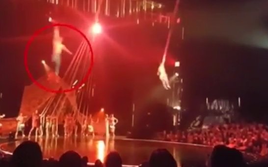 Video: Artista Cirque du Soleil zomrel po páde počas šou