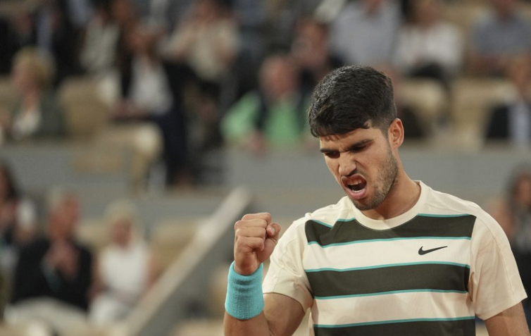 Roland Garros 2925: Alcaraz postúpil do finále Roland Garros, Musetti skrečoval