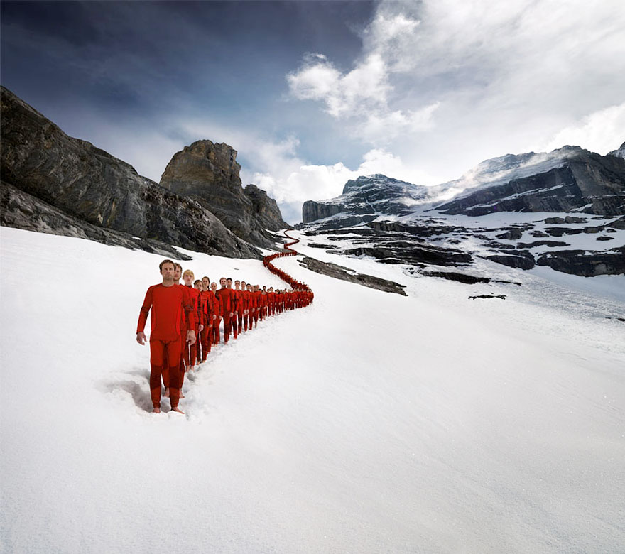 Video: 100 horolezcov výstupilo na Matterhorn aby nafotili úžasné fotografie