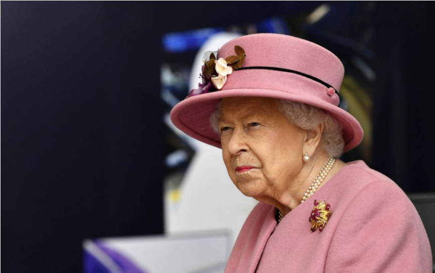 Kráľovná Alžbeta II. berie Meghan Markleovej obvinenia z rasizmu vážne