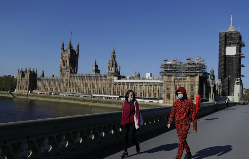 Británia ako prvá krajina na svete schválila vakcínu od Pfizeru