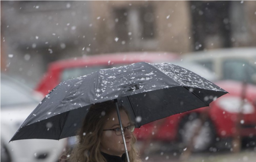 Cez noc sa na Slovensku môžu v niektorých okresoch vyskytnúť vietor, sneženie alebo snehové jazyky a záveje. Meteorológovia vydali výstrahy prvého stupňa. Slovenský hydrometeorologický ústav o tom informuje na svojom webe.