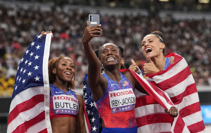 MS v Tokiu - finále: Americké atlétky suverénne triumfovali na 4x400 m v rekorde šampionátu
