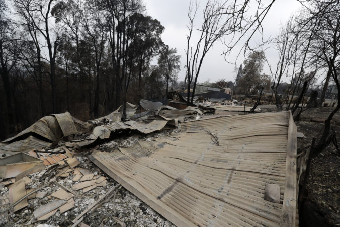 Lesné požiare v Austrálii zničili už stovky domov a zabili milióny zvierat