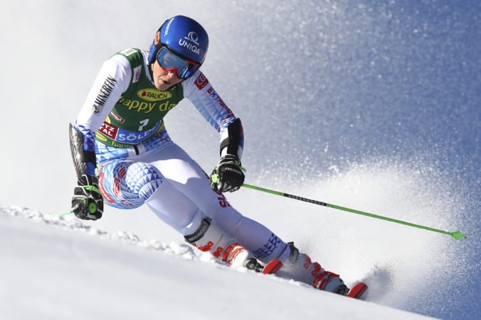 Slovenská lyžiarka Petra Vlhová na svahu v rakúskom Söldene.