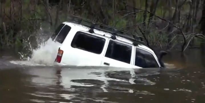 Video: Naštýlovejši prechod autom cez rieku