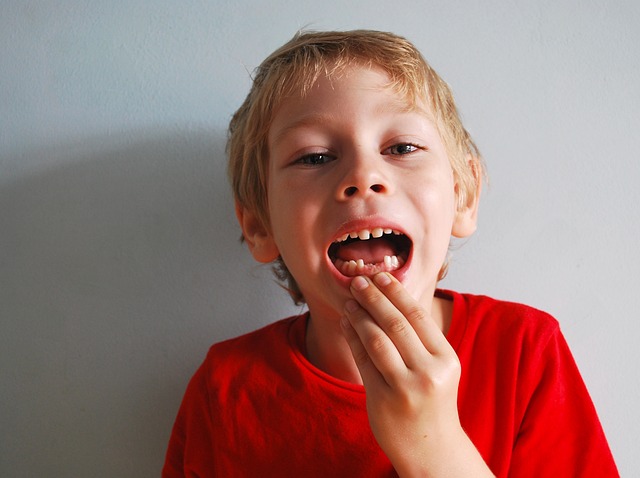Nevyhadzujte mliečne zuby svojich detí. Jedného dňa im môžu zachrániť život