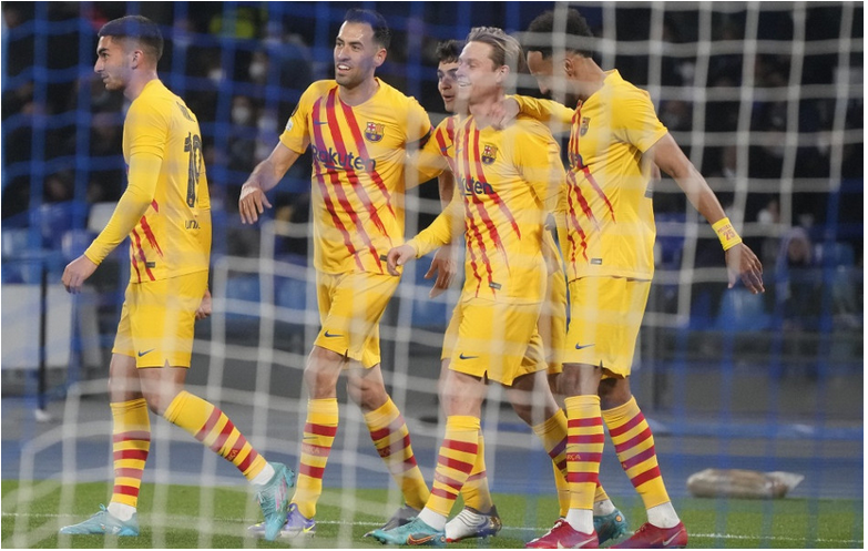 Európska liga UEFA: Barcelona vyhrala v Neapole a postúpila do osemfinále