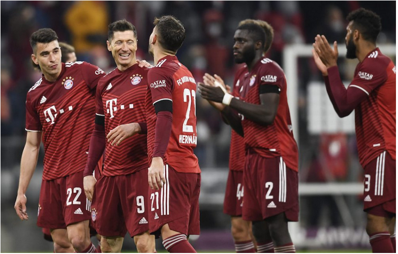 Bayern skončil víťazne, kuriózne striedanie však preberie vedenie