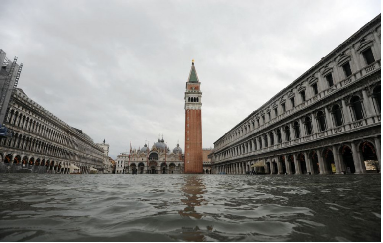 Benátky nečakane zasiahla vysoká voda