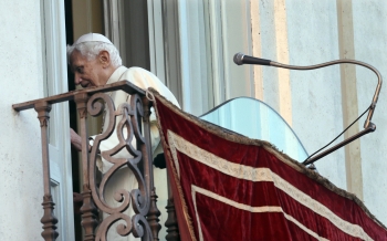 Pápež Benedikt XVI. rezignoval a stiahol sa z verejného života.
