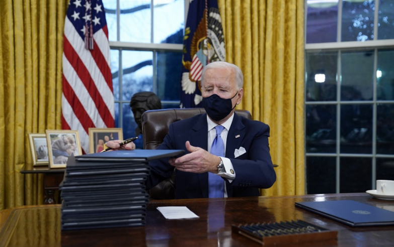 Biden podpísal opätovné pristúpenie USA ku klimatickej dohode