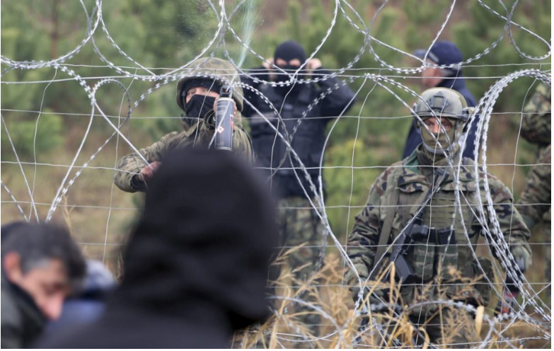 Do Poľska prenikli z Bieloruska dve veľké skupiny ilegálnych migrantov