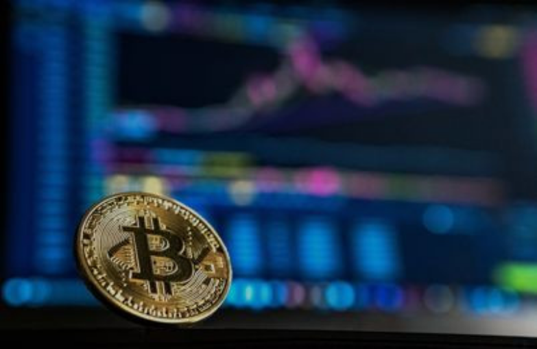 Cena bitcoinu sa dnes prepadla pod 31-tisíc dolárov, za posledný deň odpísala zhruba 30 %.