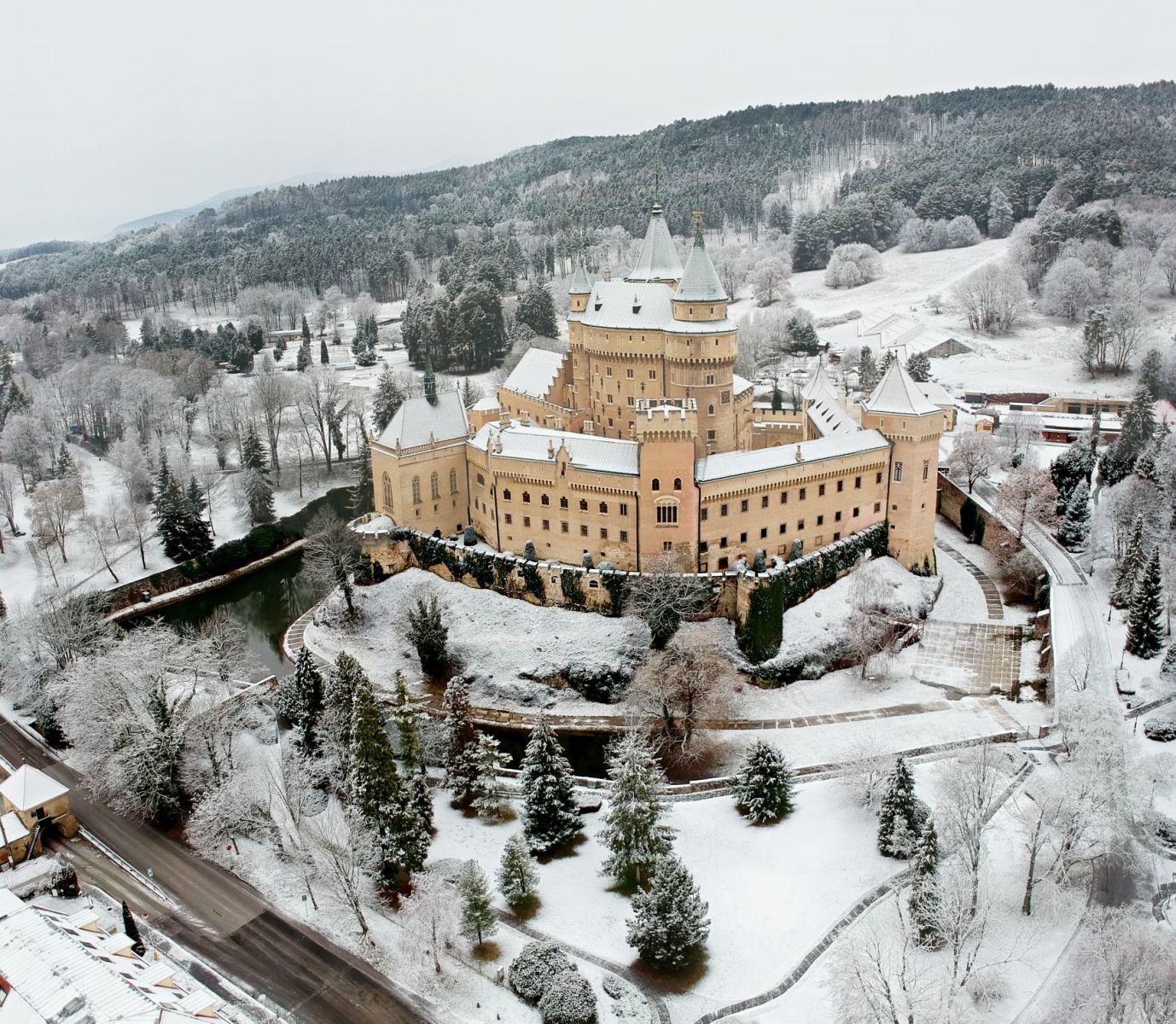 Slovenské národné múzeum vypísalo výberové konanie na obsadenie funkcie riaditeľa SNM-Múzea Bojnice. 