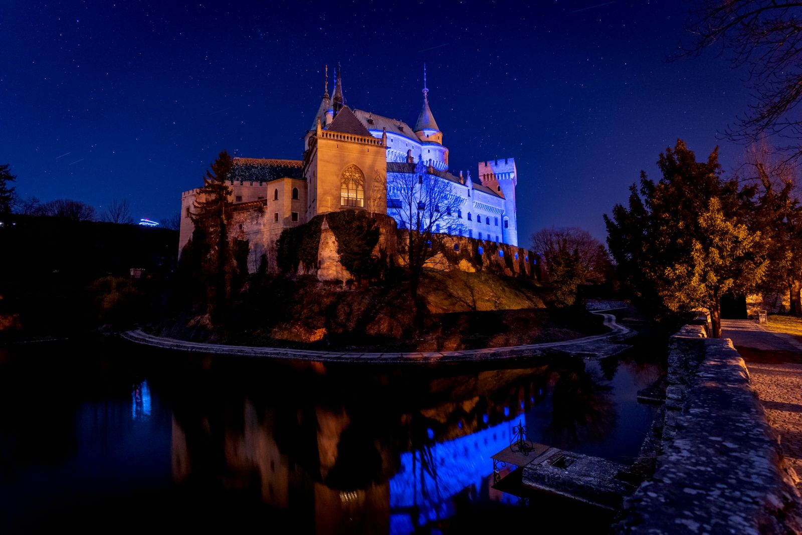 Múzeum Bojnice sa prostredníctvom modrého osvetlenia Bojnického zámku pripojí k Svetovému dňu povedomia o autizme. 