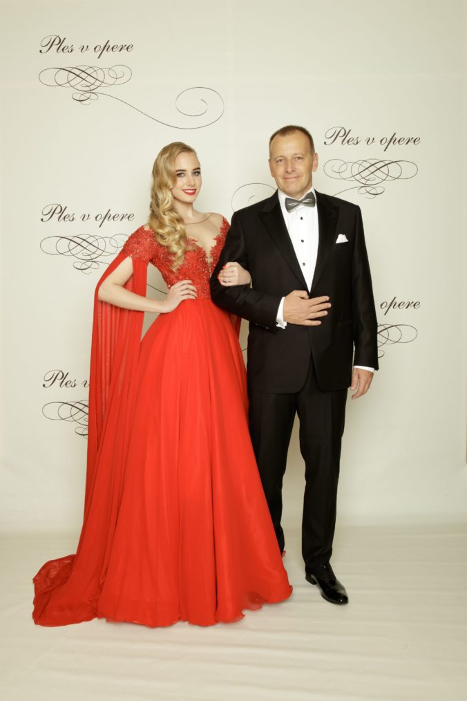 Boris Kollár, poslanec Národnej rady SR, predseda strany Sme rodina s dcérou AlexandrouFoto: Ples v opere.