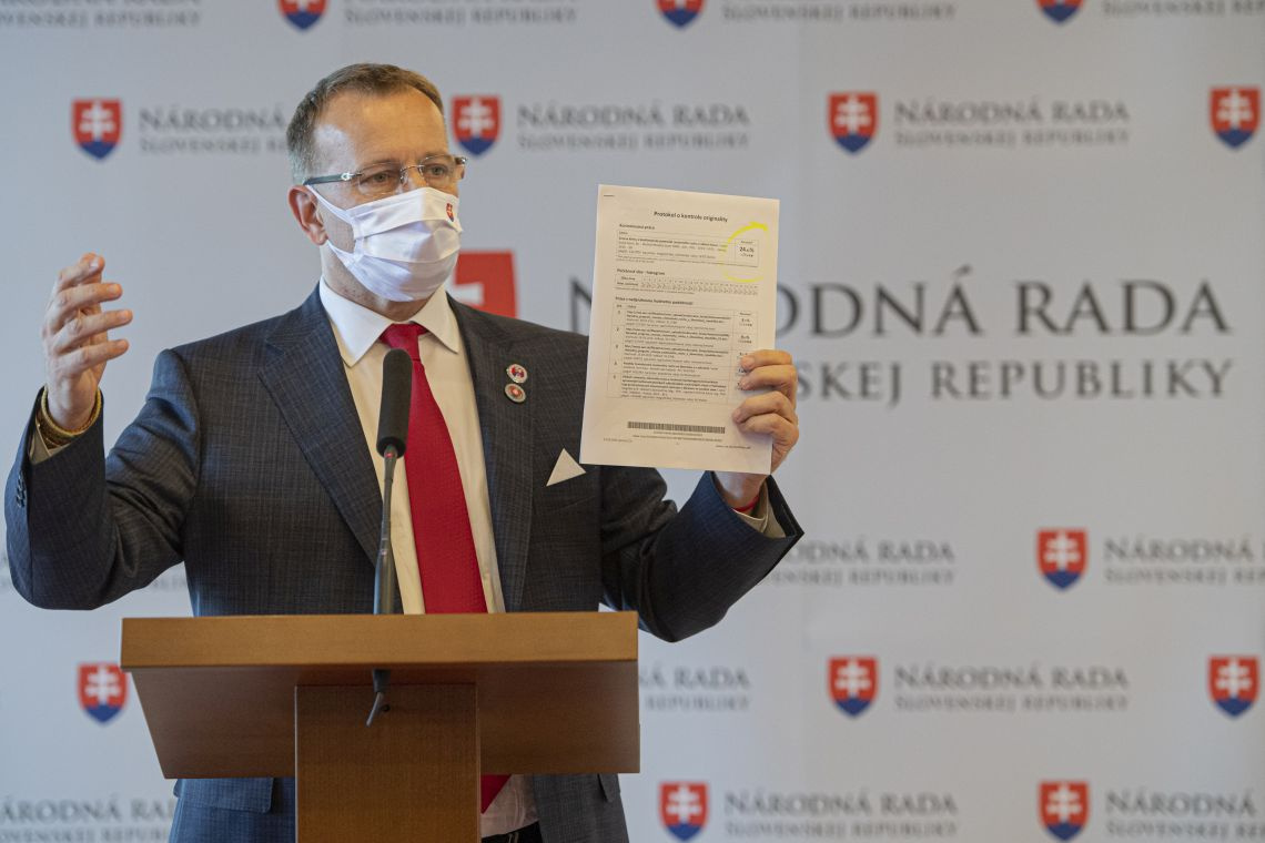 Boris Kollár neodstúpi a neospravedlní sa za plagiátorstvo. Boris Kollár v politike, nebude používať magisterský titul.