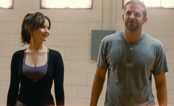Zľava: Jennifer Lawrence a Bradley Cooper