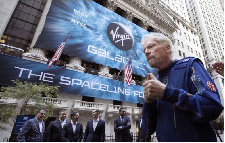 Britský miliardár Branson chce letieť do vesmíru skôr ako Bezos