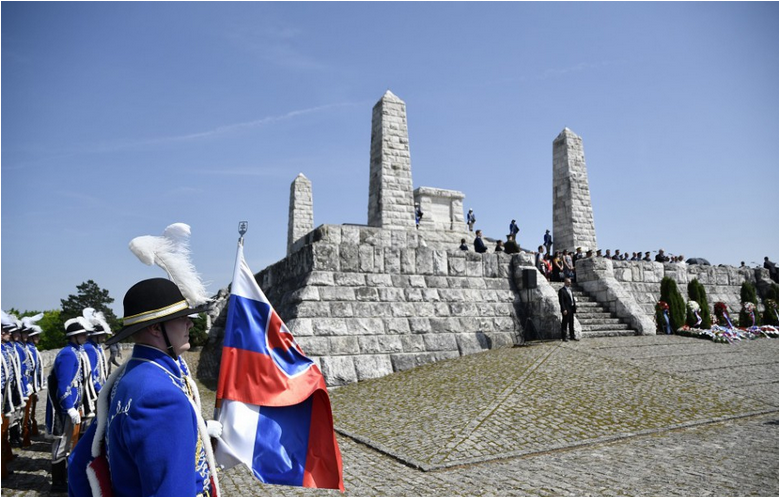 V Brezovej pod Bradlom si pripomenuli 103. výročie smrti Štefánika