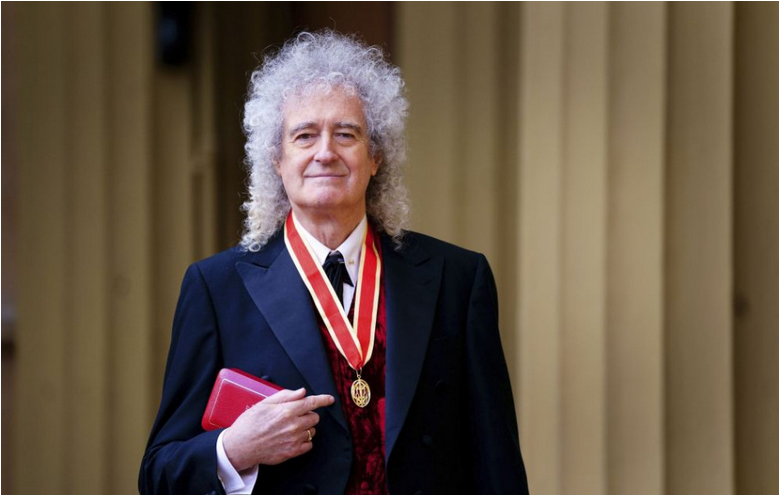 Rockový gitarista Brian May bol povýšený do rytierskeho stavu