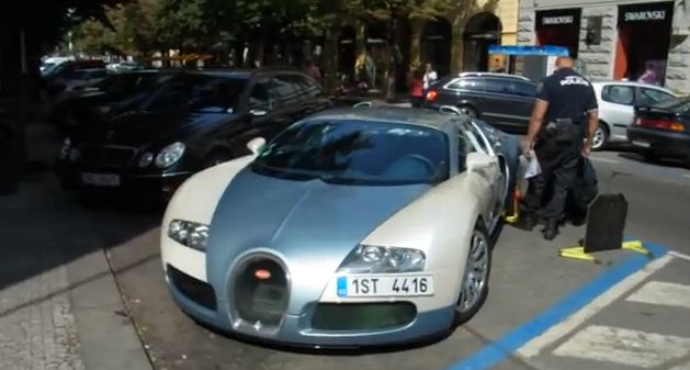 Video: Ako Mestská polícia nasadzuje papuču na luxusné Bugatti Veyron