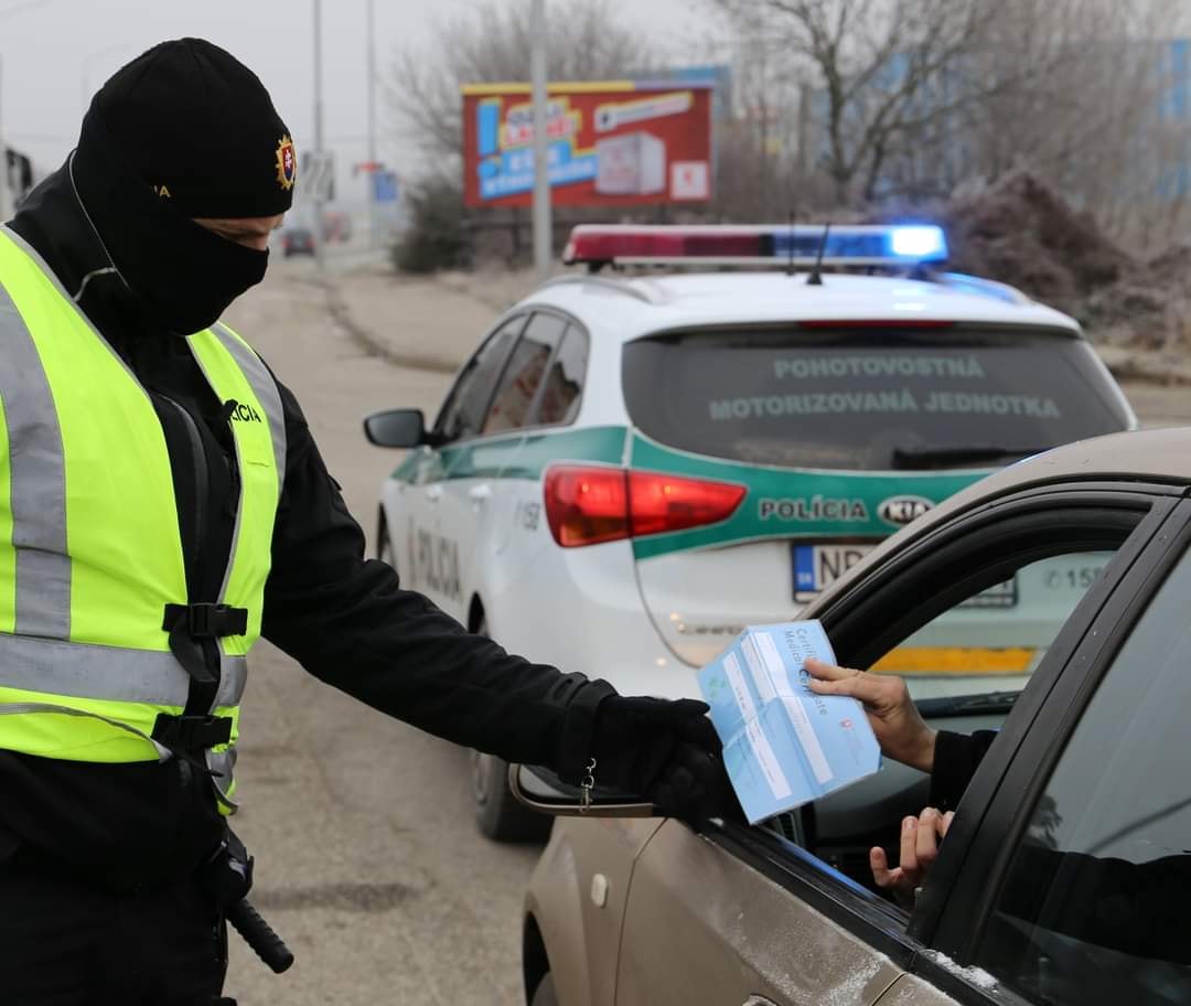 Polícia avizuje od stredy intenzívnejšie kontroly zákazu vychádzania