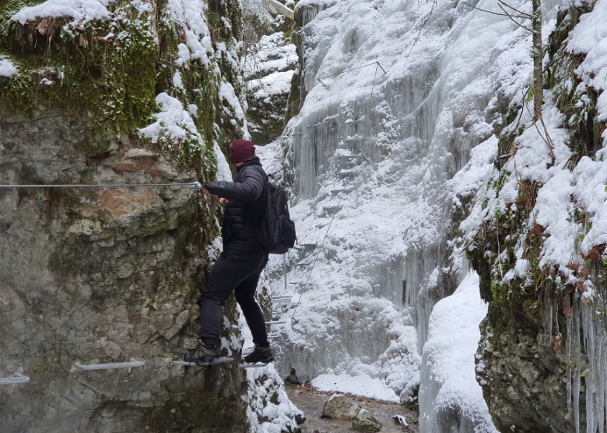 VIDEO: Prechod Čertovou dolinou pri Tisovci uľahčuje nová ferrata