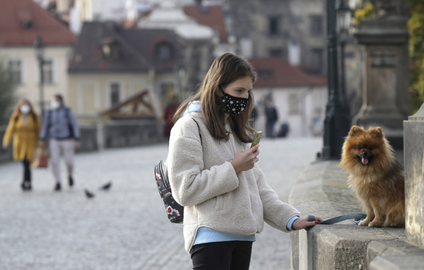 V Česku za piatok zaznamenali 5809 nových prípadov nákazy