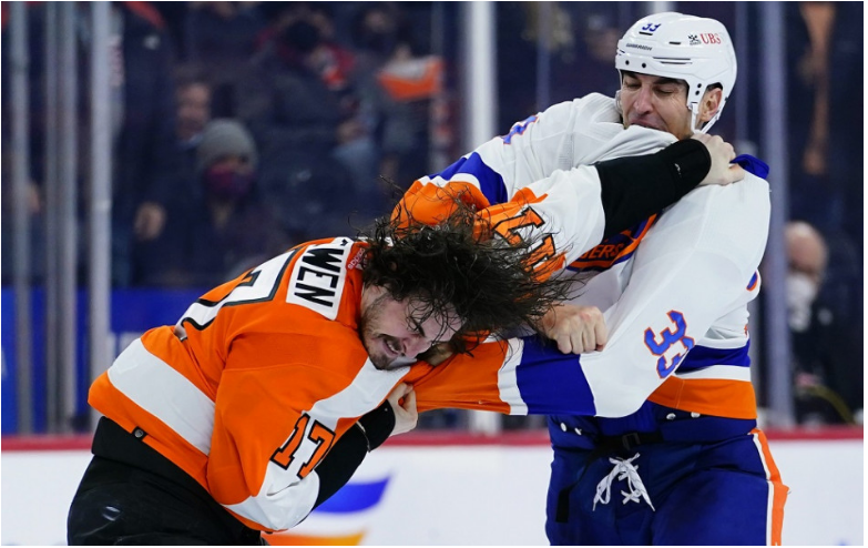 NHL: Islanders zvíťazili vo Philadelphii, Chára sa pobil s MacEwenom (video)