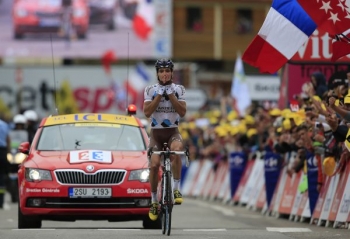 Francúzsky cyklista Christophe Riblon sa raduje z víťazstva v kráľovskej etape jubilejného 100. ročníka Tour de France, ktorá merala ktorá merala 172,5 kilometra a viedla z Gapu na vrchol Alpe-d'Huez.